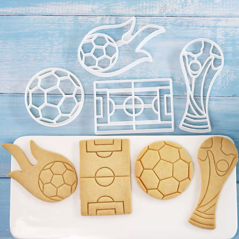 4 emporte-pièces en forme de ballon de football, moules à biscuits sur le thème du terrain de footba