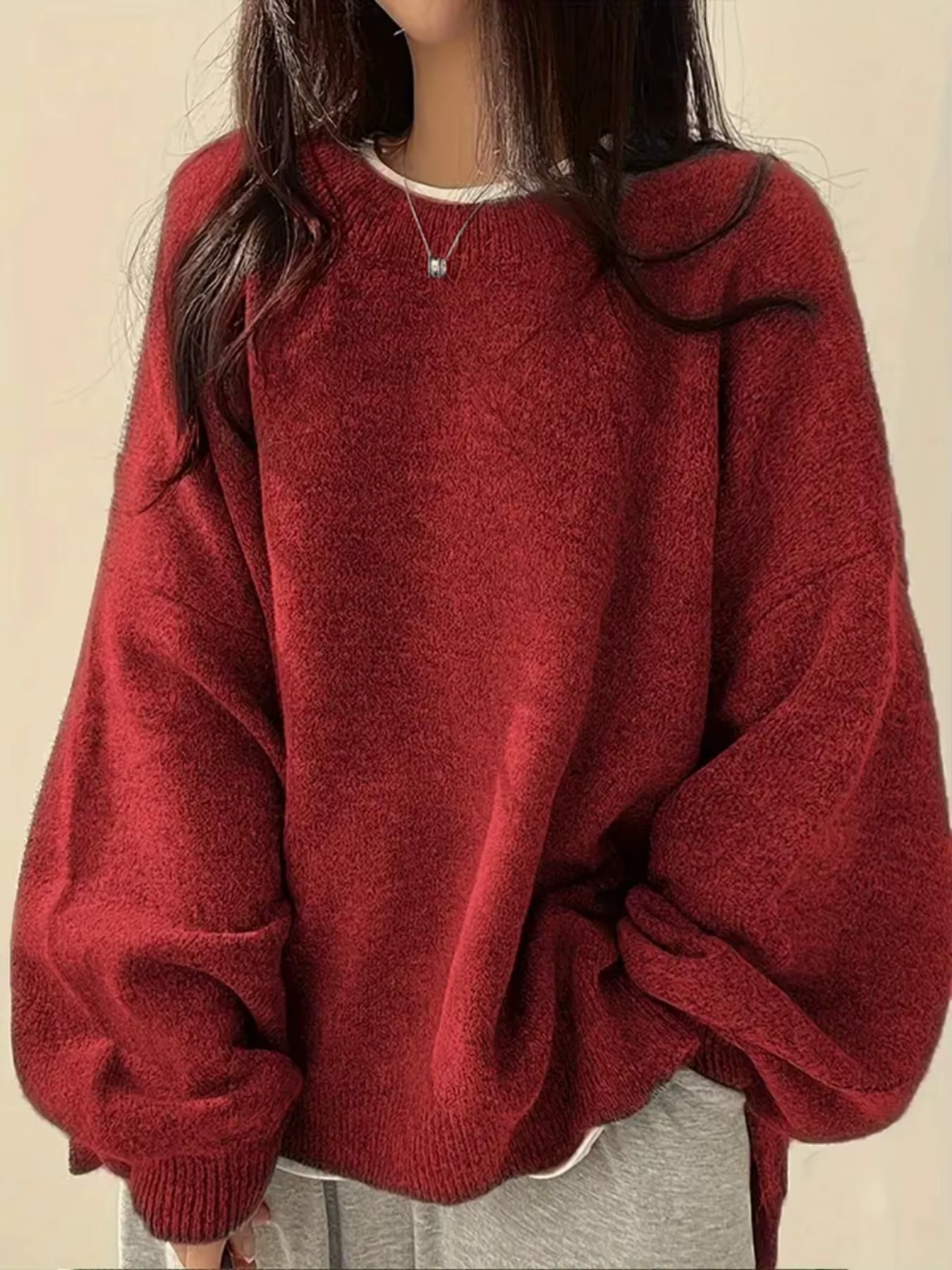 Pull femme à col rond ample en automne et en hiver 2025