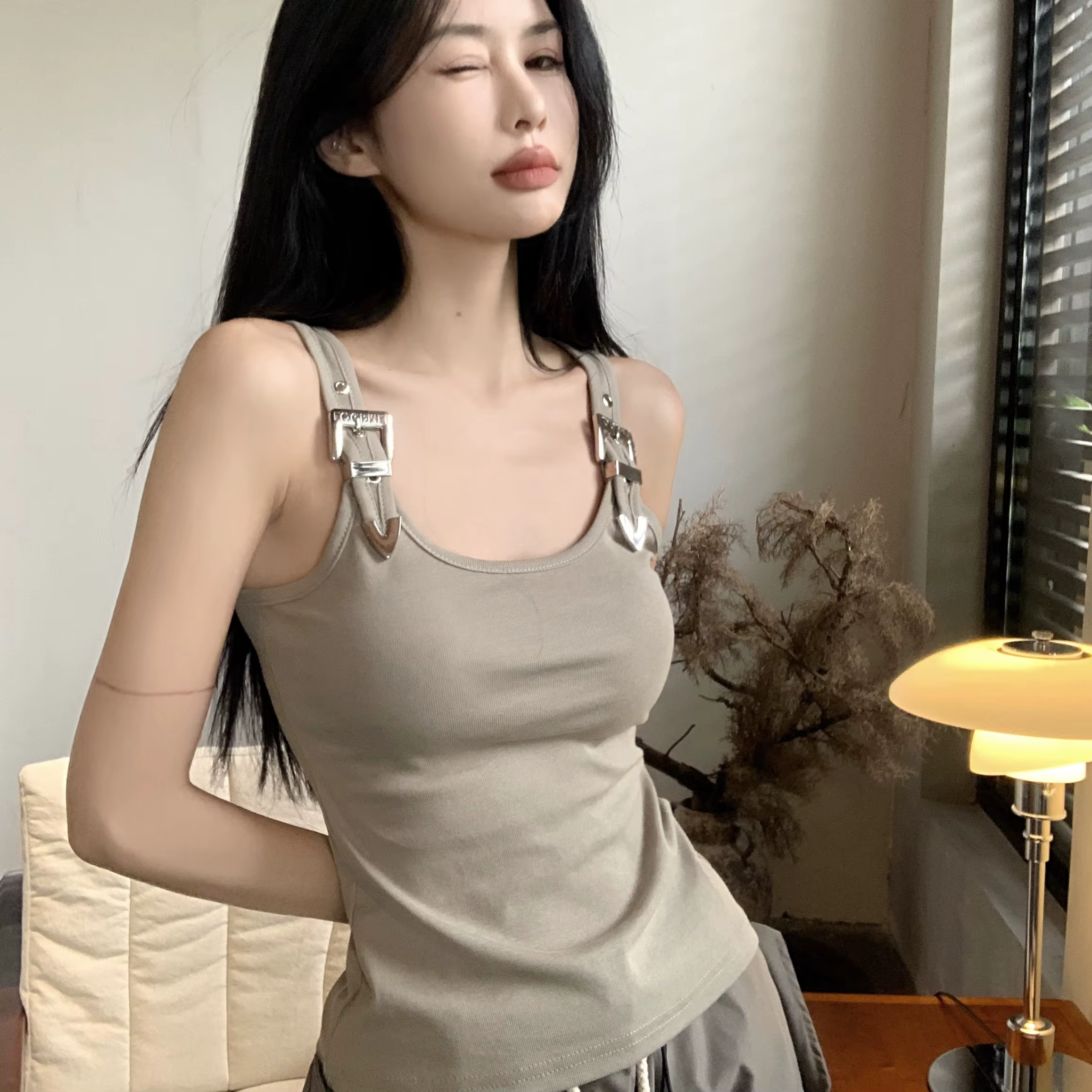 Débardeur Chic pour Femme, Créatif et Décontracté, Couleur Unie, Réduit l'Âge, Streetwear Simple, Do
