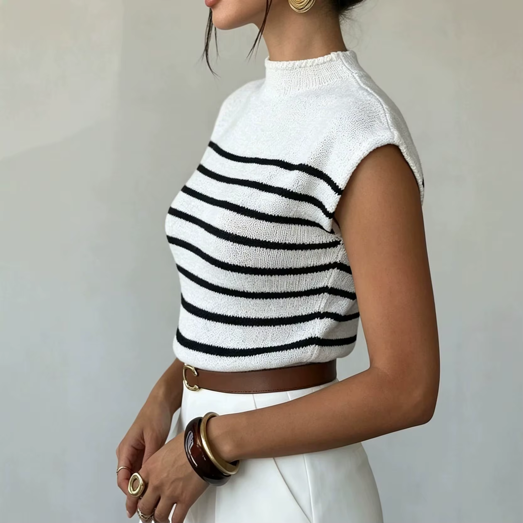 Nouveau Top d'été 2026 sans manches à col semi-montant avec motif rayé en tricot pour femme