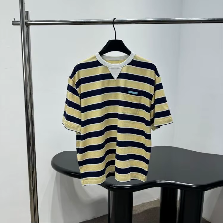 Nouveau T-shirt d'été 2026 à rayures et empiècements, haut polyvalent et tendance à manches courtes
