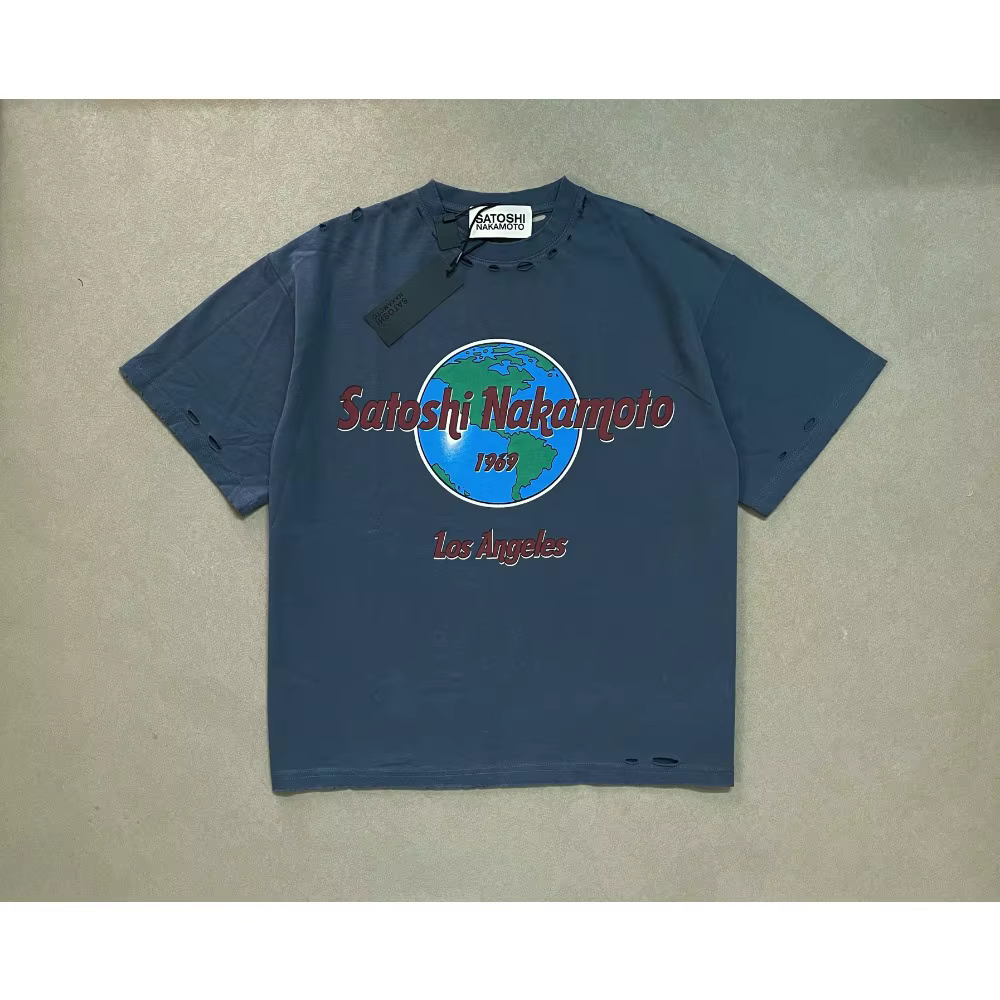 T-shirt Satoshi Rock Tee Nakamoto 1969 gris délavé, nouvelle collection, style troué, en coton, col