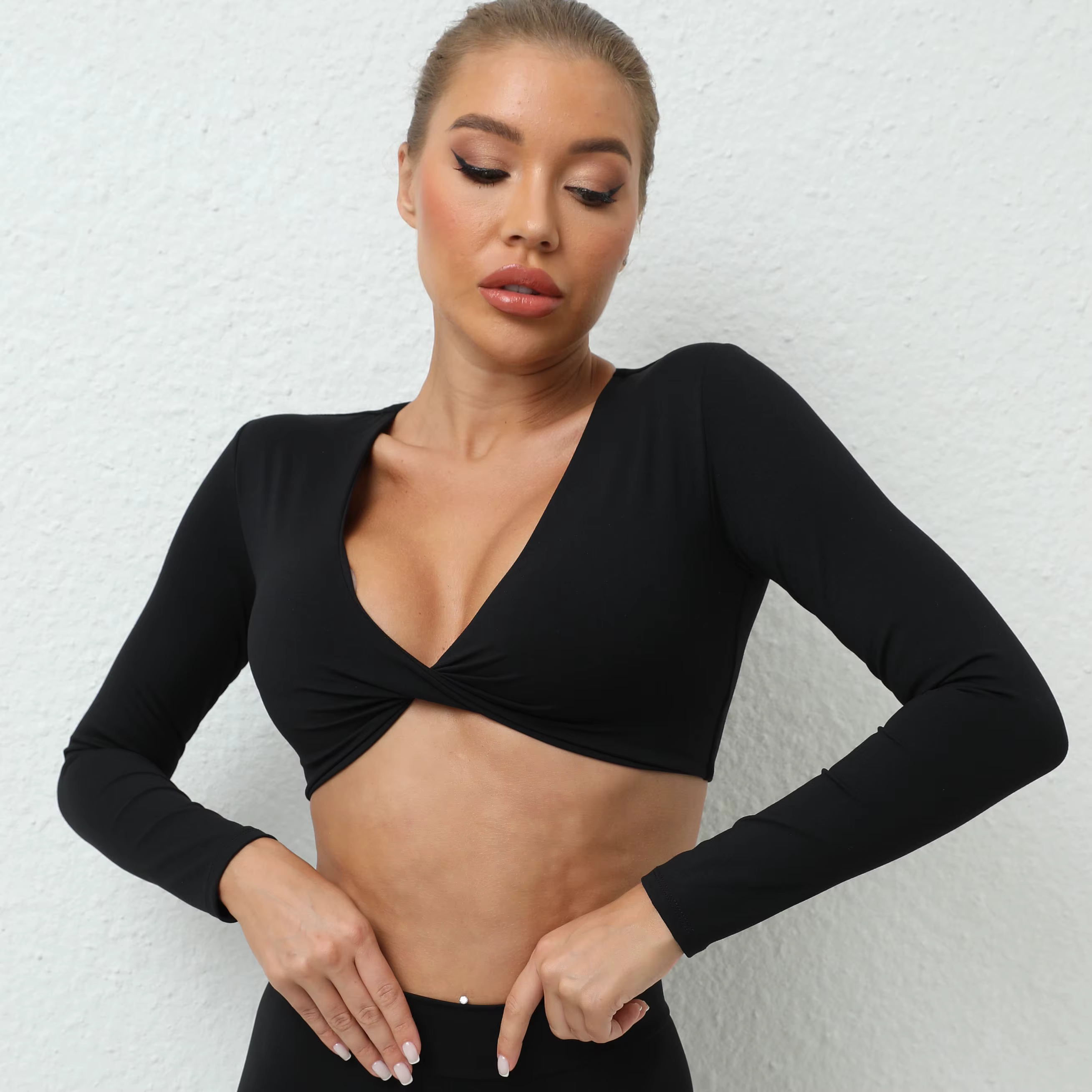Hauts courts de gymnastique à manches longues pour femmes, T-Shirt torsadé en V profond, rembourré à