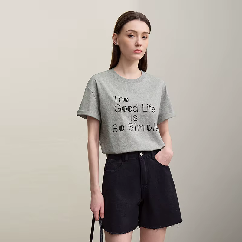 T-shirt Amii Femme Été 2026 Nouveau Décontracté Col Rond Broderie Lettres T-shirt Ample en Coton à M