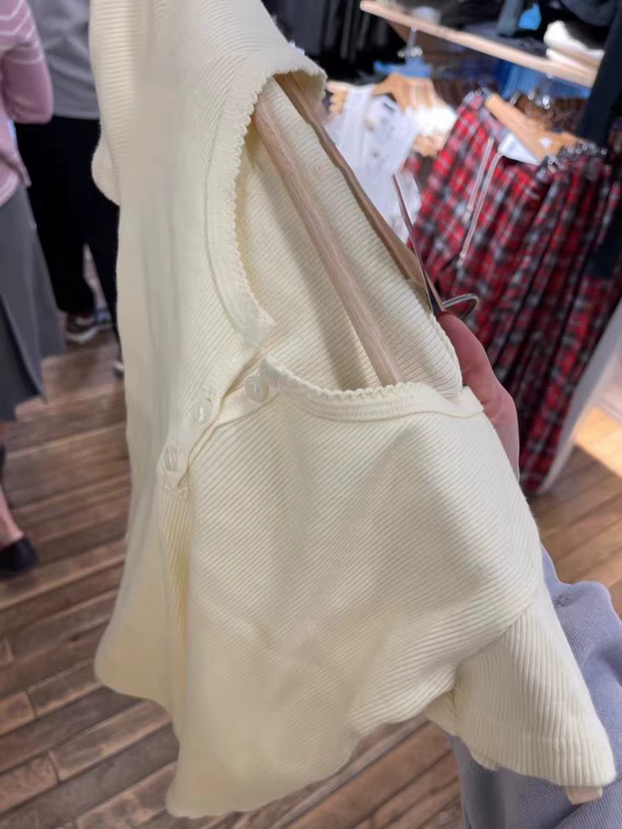 Économie à manches courtes en coton doux à col rond pour femmes, trois boutons, jaune crémeux, t-shi