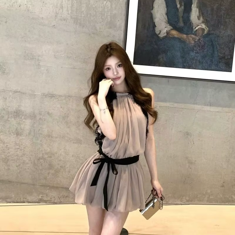 Robe en mousseline de soie beige sans manches pour femmes, robe courte plissée à col halter avec den
