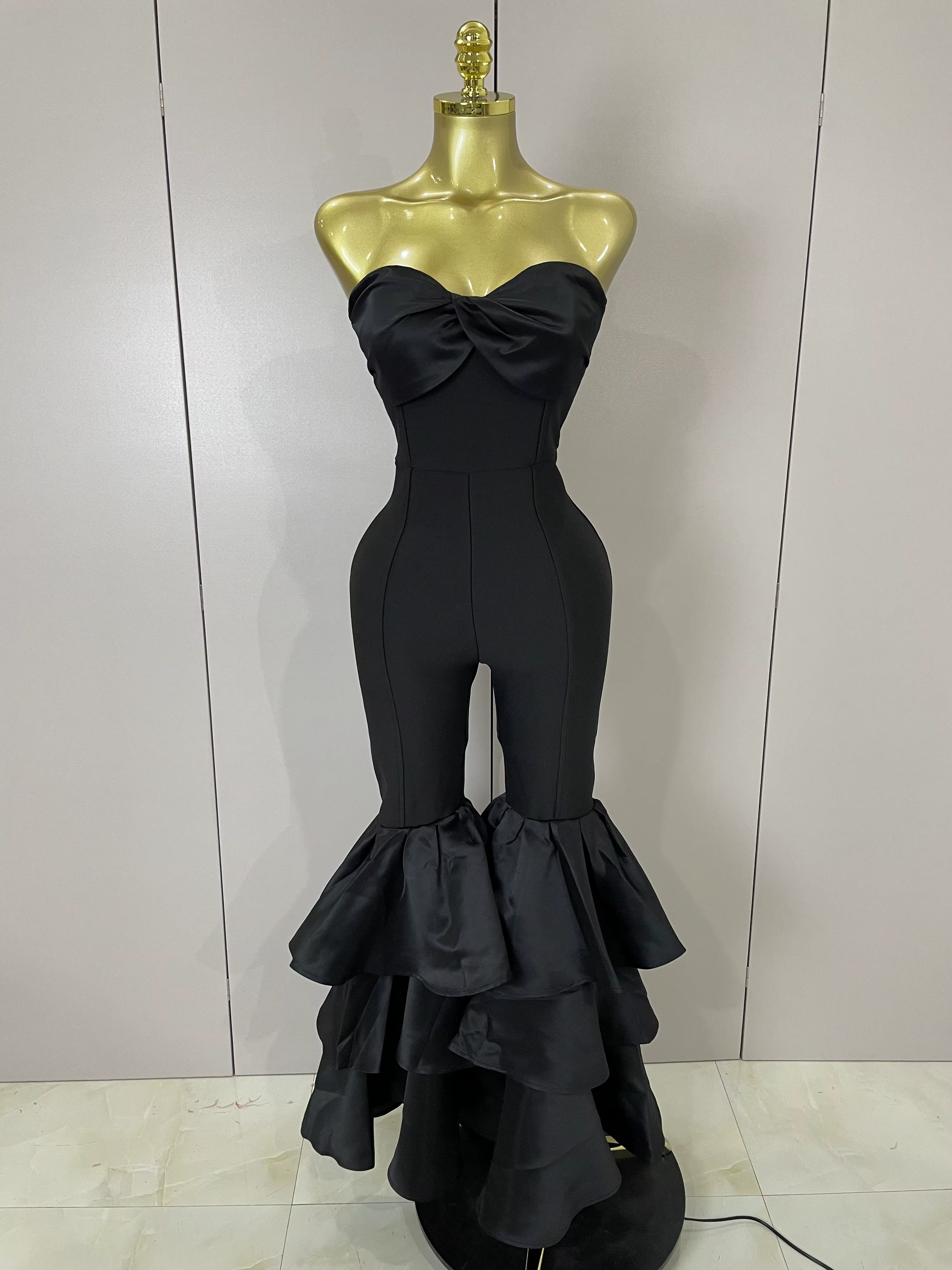 Luxe anniversaire Sexy bretelles noir volants moulante Flare Bandage combinaison 2025 femmes célébri