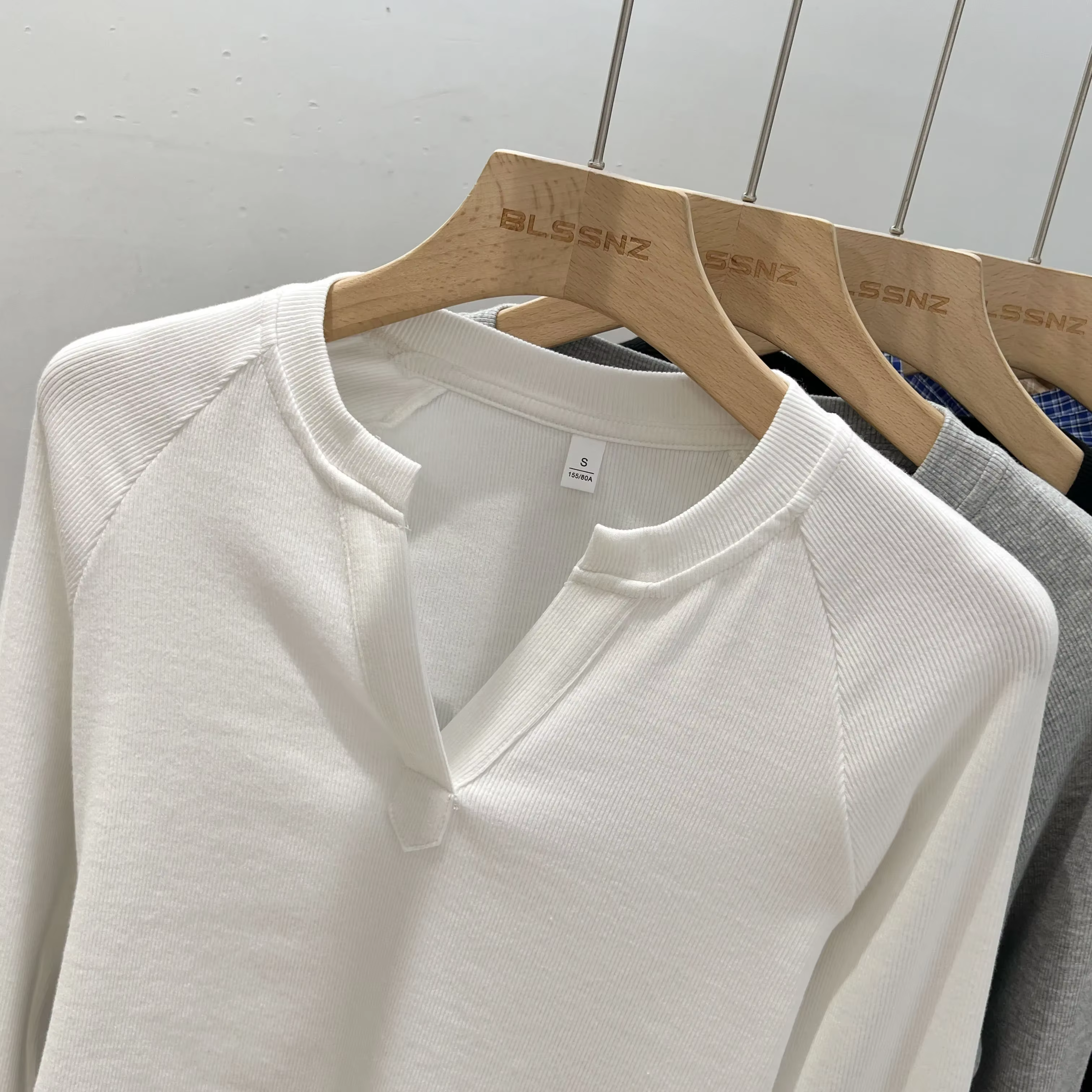 T-shirt basique ajusté à col en V et manches longues pour femme, style coréen, polyvalent, simple, c