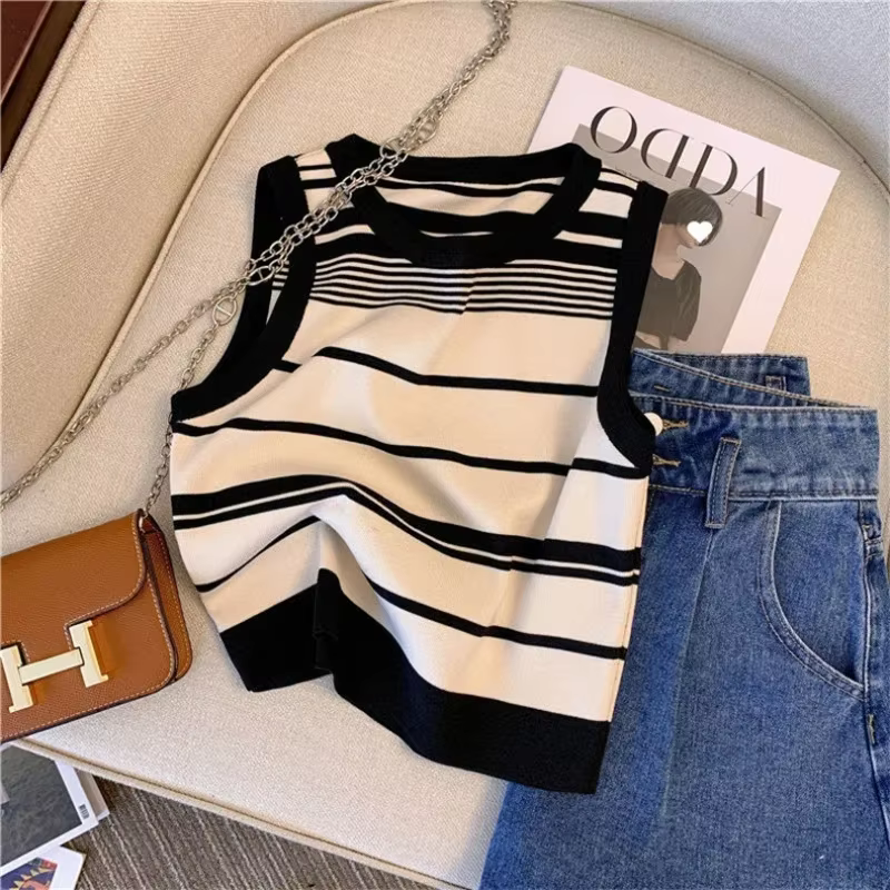 Débardeur tricoté rayé sans manches pour femme, style crop top, collection Printemps-Été 2026, tenue