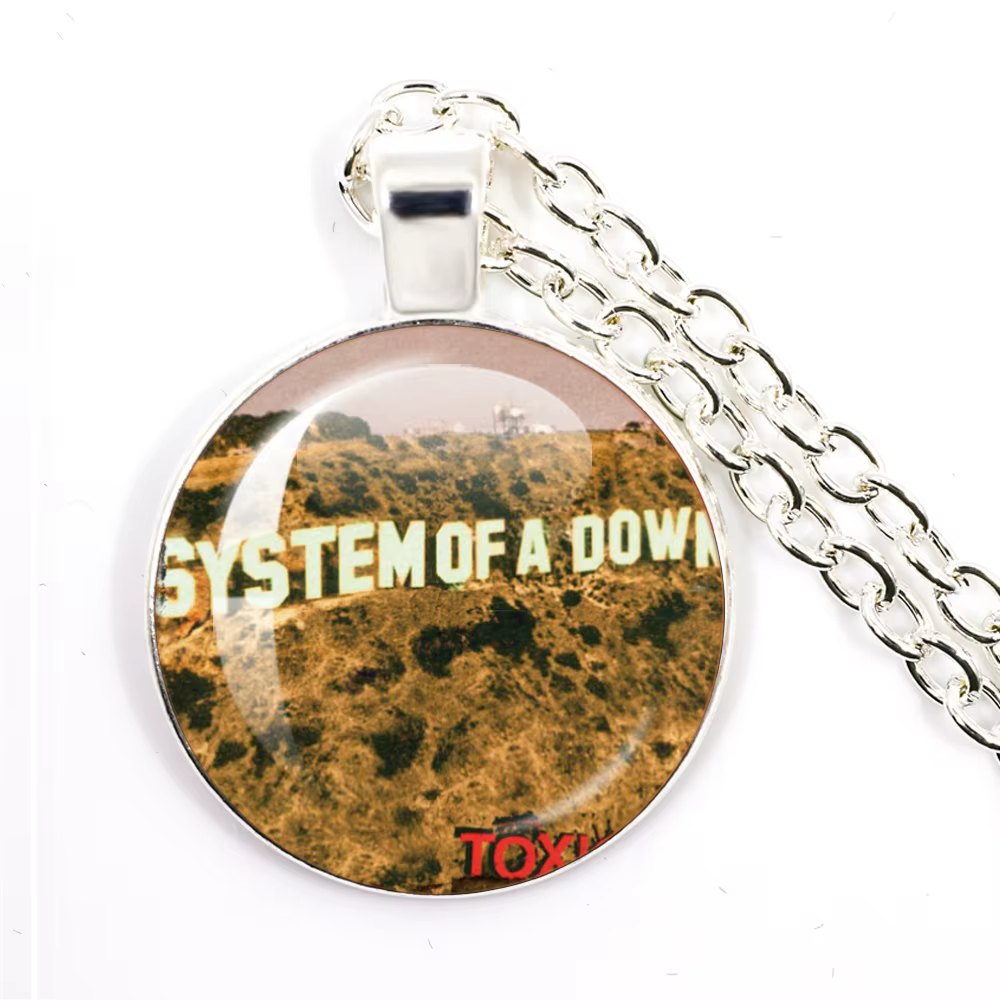 Collier pendentif en verre cabochon avec couverture d'album du groupe de heavy metal System of a Dow