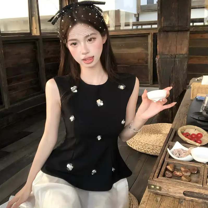 Haut sans manches pour femme avec embellissements floraux en strass et ourlet peplum