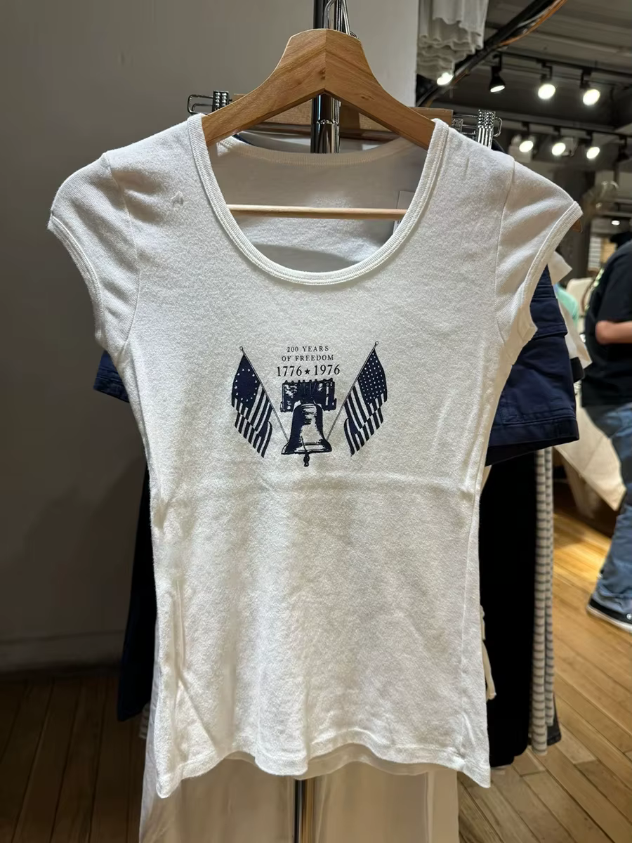 T-shirt manches courtes col rond femme, streetwear, estival et décontracté, en coton doux, avec peti