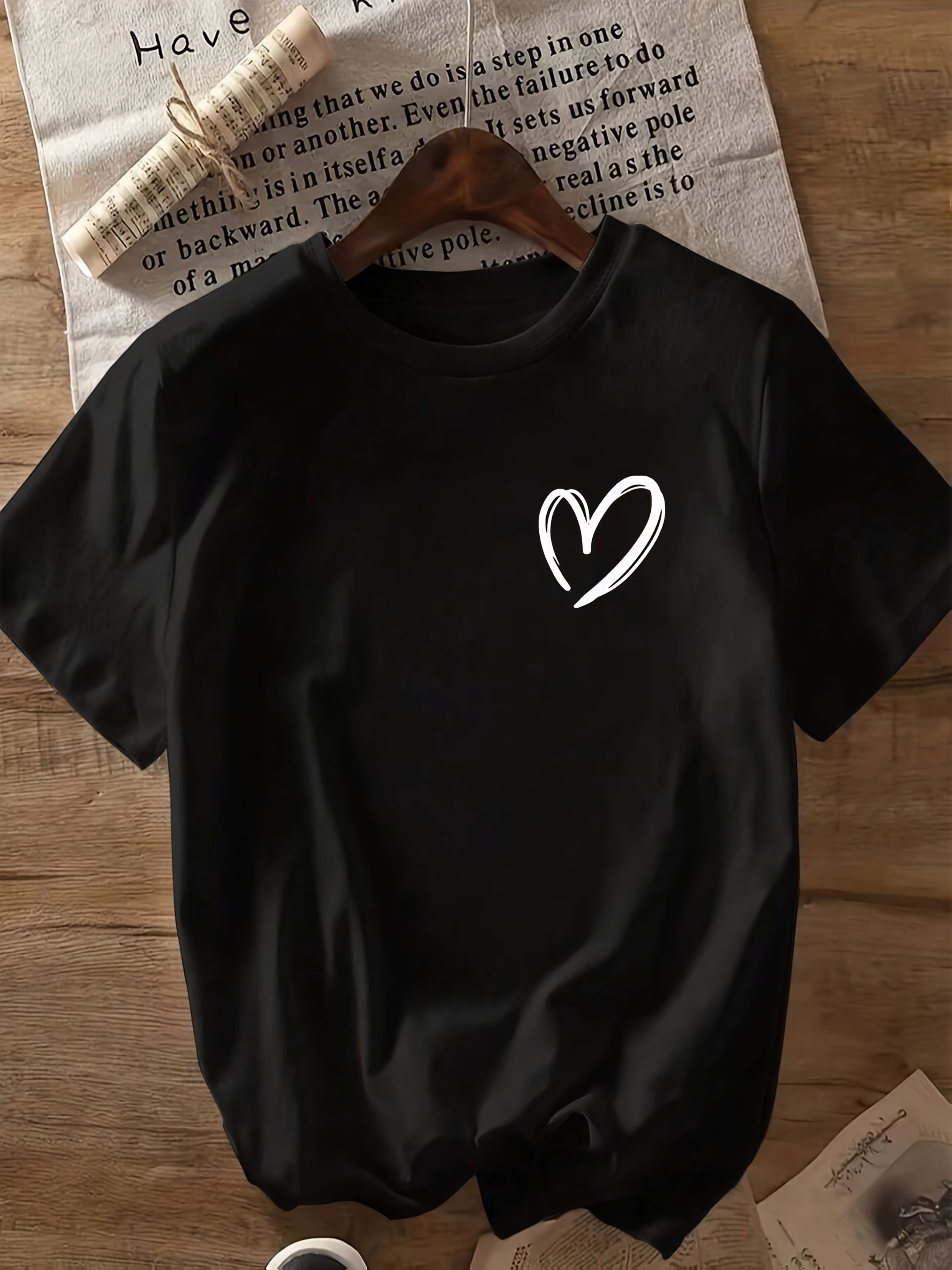 T-shirt à imprimé cœur, col rond décontracté, manches courtes, style urbain, imprimé, design classiq