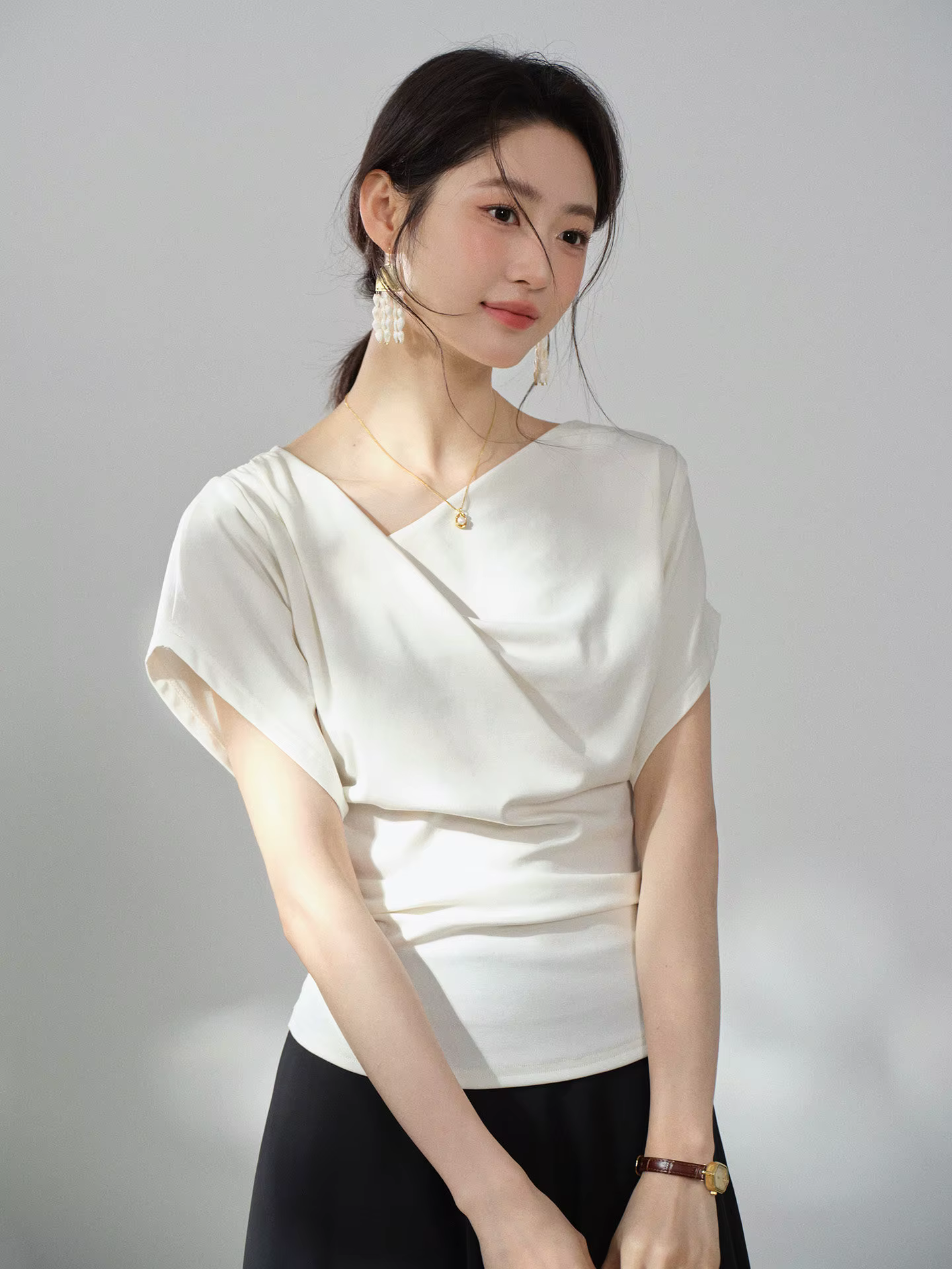 T-shirt drapé à col drapé pour femme, haut à manches chauve-souris, taille cintrée, élégant, doux, t