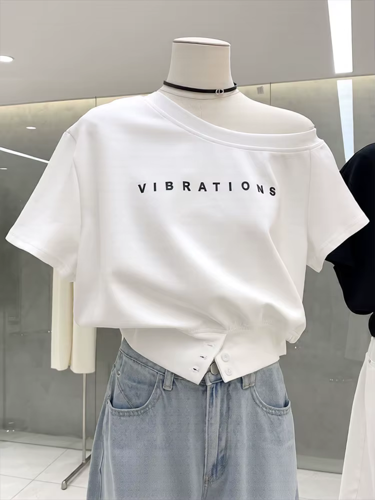 Épaules dénudées T-shirt à manches courtes femmes coupe ajustée chauve-souris été haut court lettre