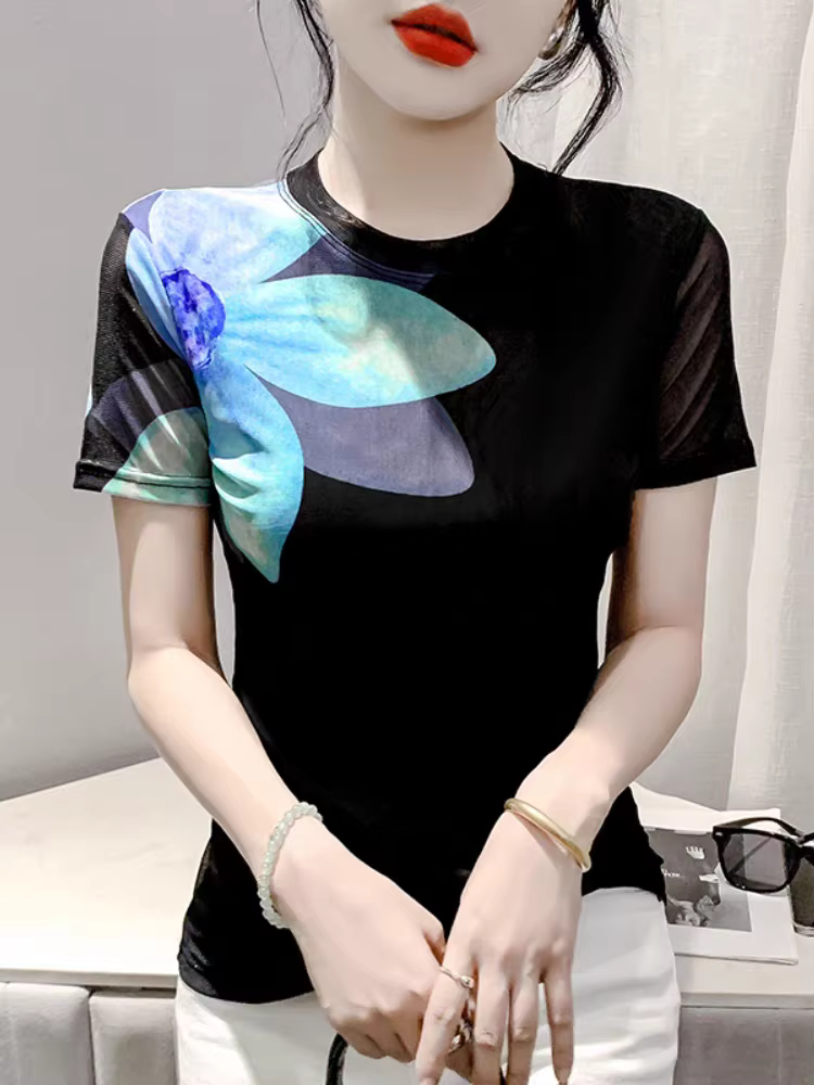 T-shirt manches courtes col rond femme, slim fit, estival et à la mode, avec impression de fleurs et