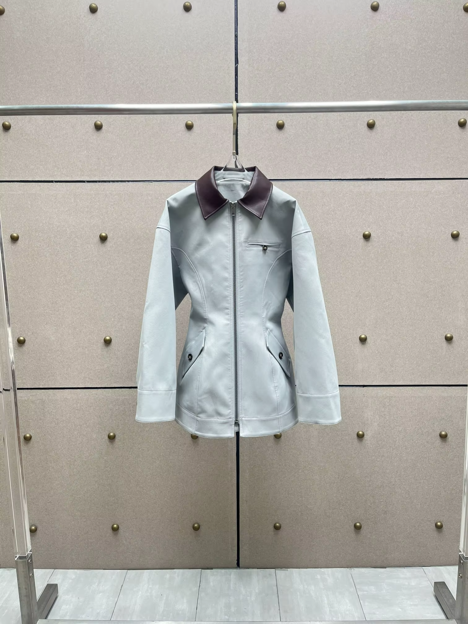 Veste à panneaux en cuir, une veste femme à manches longues à revers de couleur contrastée de style 