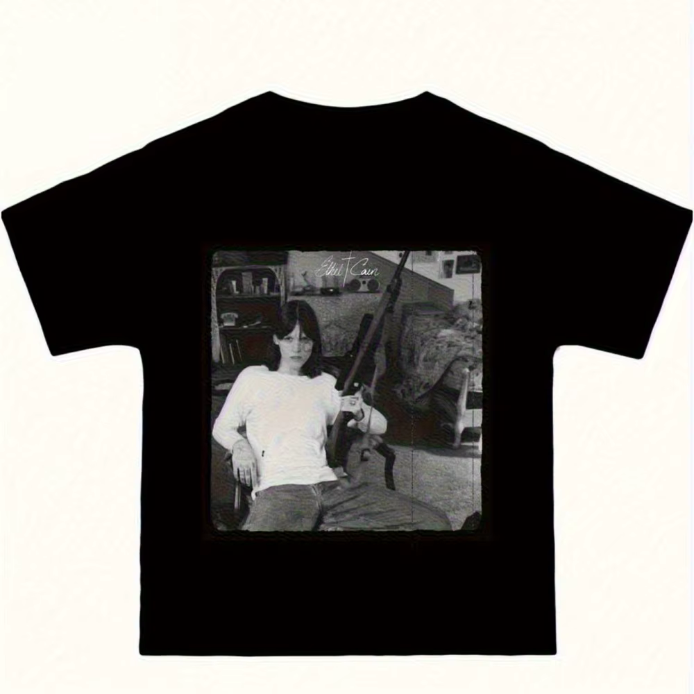 T-shirt Gothique Épais Ethel Cain pour Homme – Motif Industriel Vintage avec Portrait de Fusil et Fi