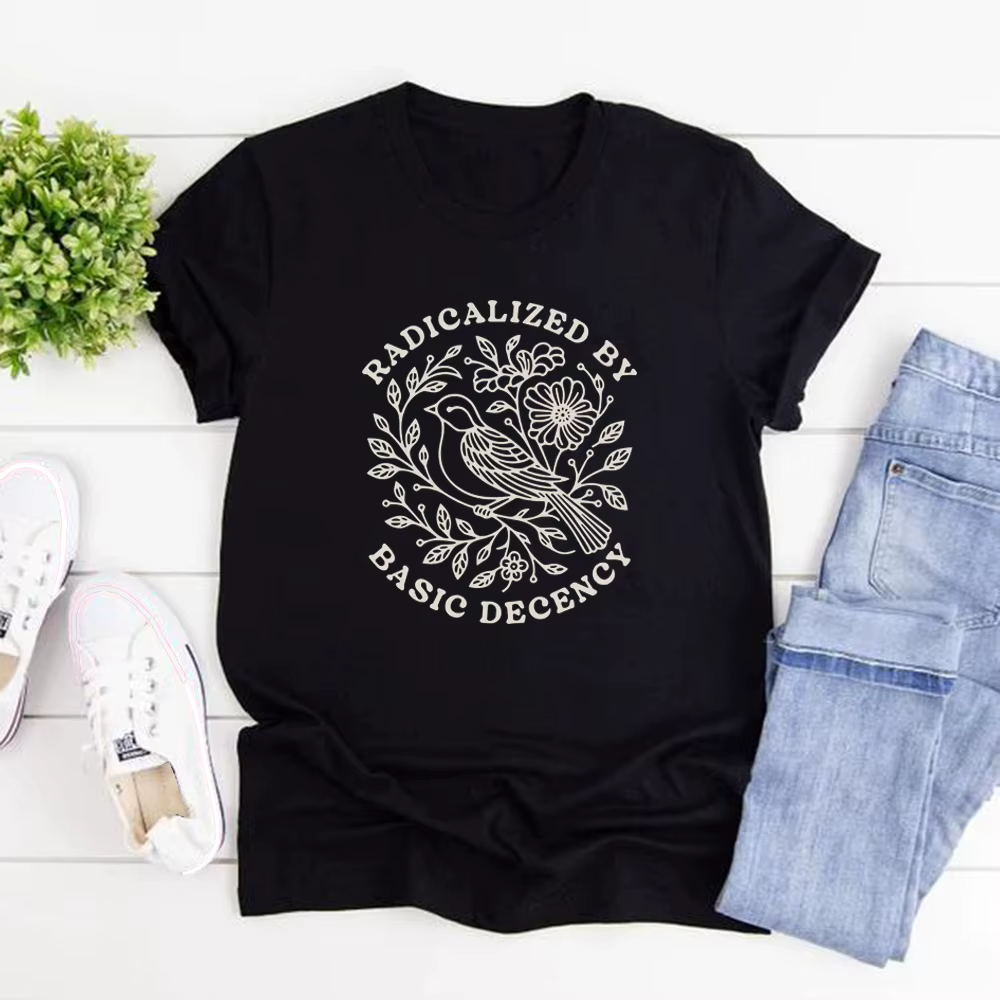 T-shirt Radicalized By Basic Decency, t-shirt de protestation politique, cadeau pour activiste fémin