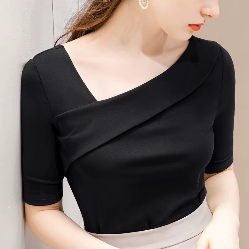Vêtements pour femmes T-Shirts basiques hauts dame mince à manches courtes col incliné gaine Blouse
