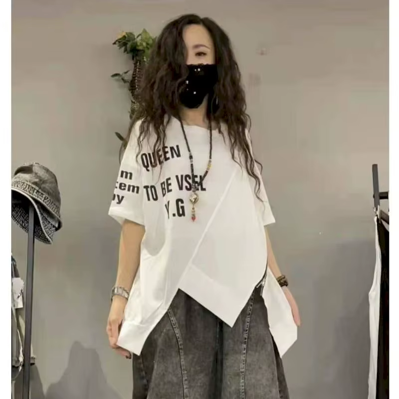 T-shirt irrégulier à manches courtes pour femmes, imprimé lettre, fermeture éclair, design fin, mode