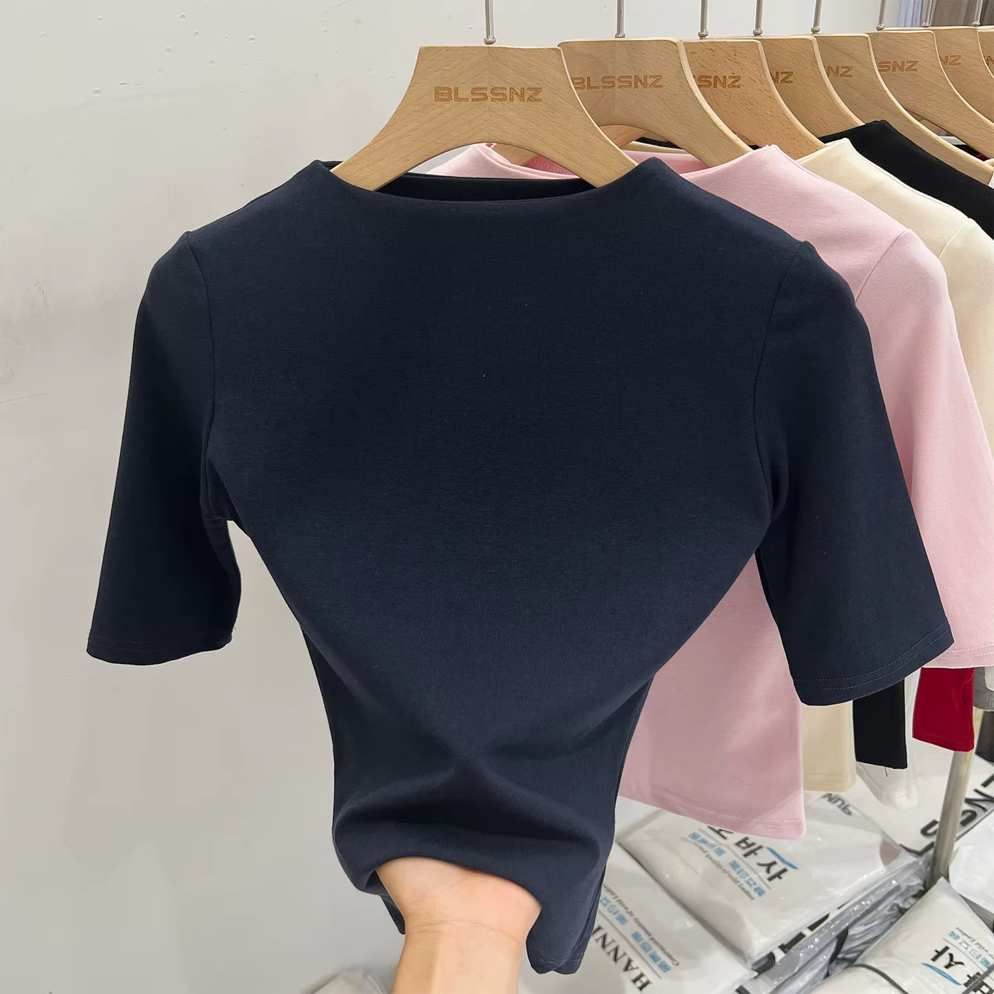 Zjaiss T-shirt d'été pour femme, col montant abricot, manches courtes, collection Printemps 2026, ha