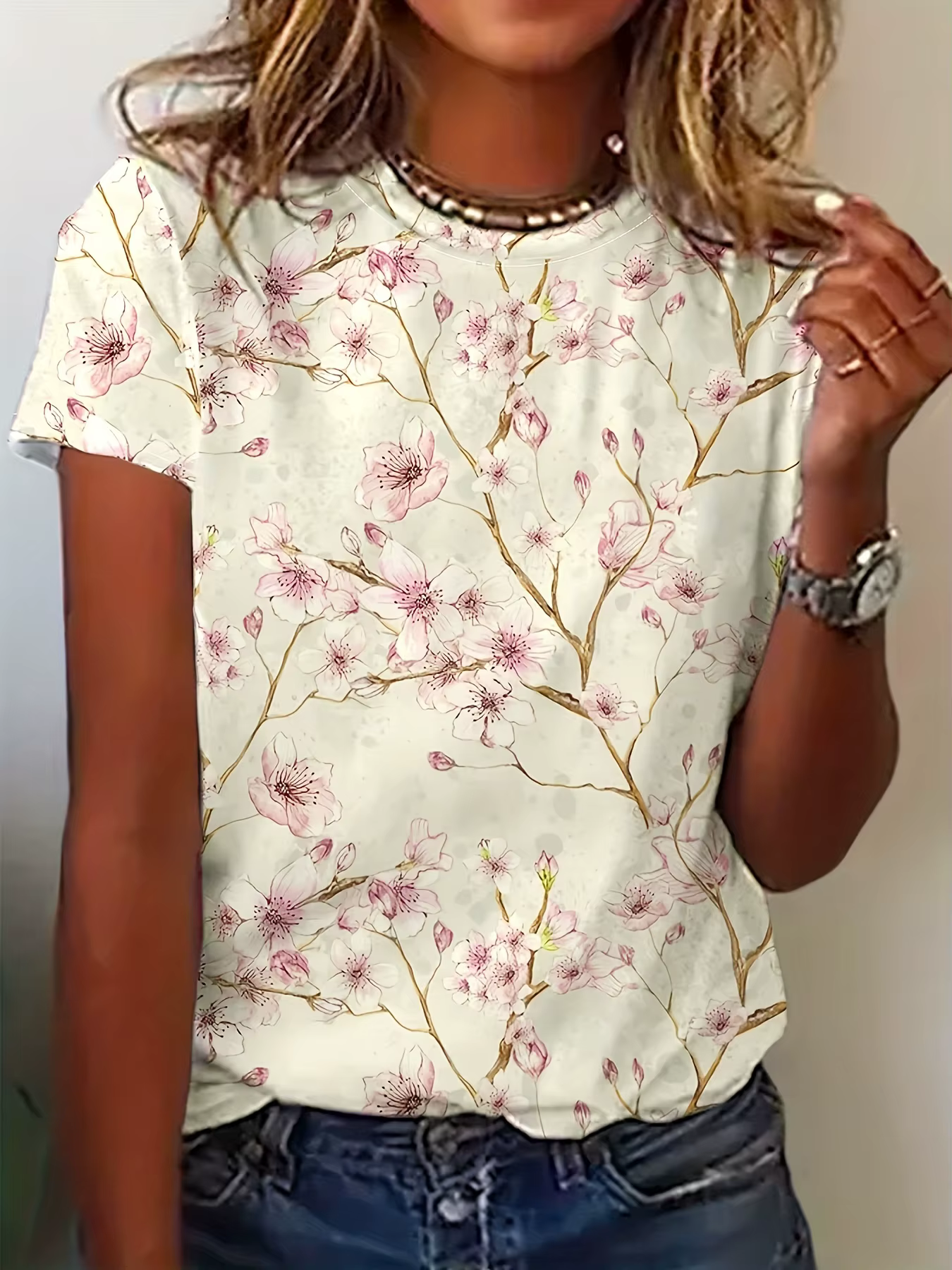 T-shirt pour femme vert pâle - Motif de branche de cerisier, imprimé floral délicat pour un usage qu