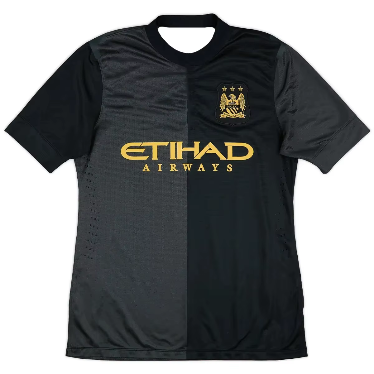 Nouveau Maillot de Football Concept Demi-Équipe Noir et Or Manchester City 2026 pour Hommes – T-shir