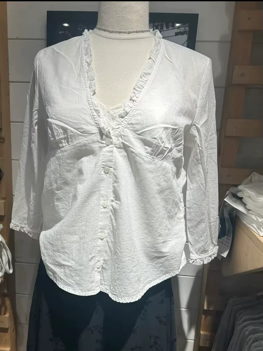 T-Shirt à volants en dentelle blanche pour femmes, chemisier à simple boutonnage, col en v, manches 