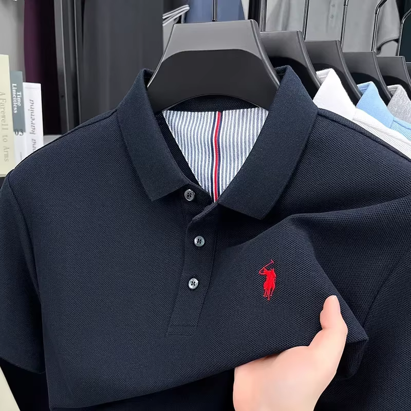 Polo pour homme été 2026, style business décontracté. Un polo respirant à manches courtes avec une m