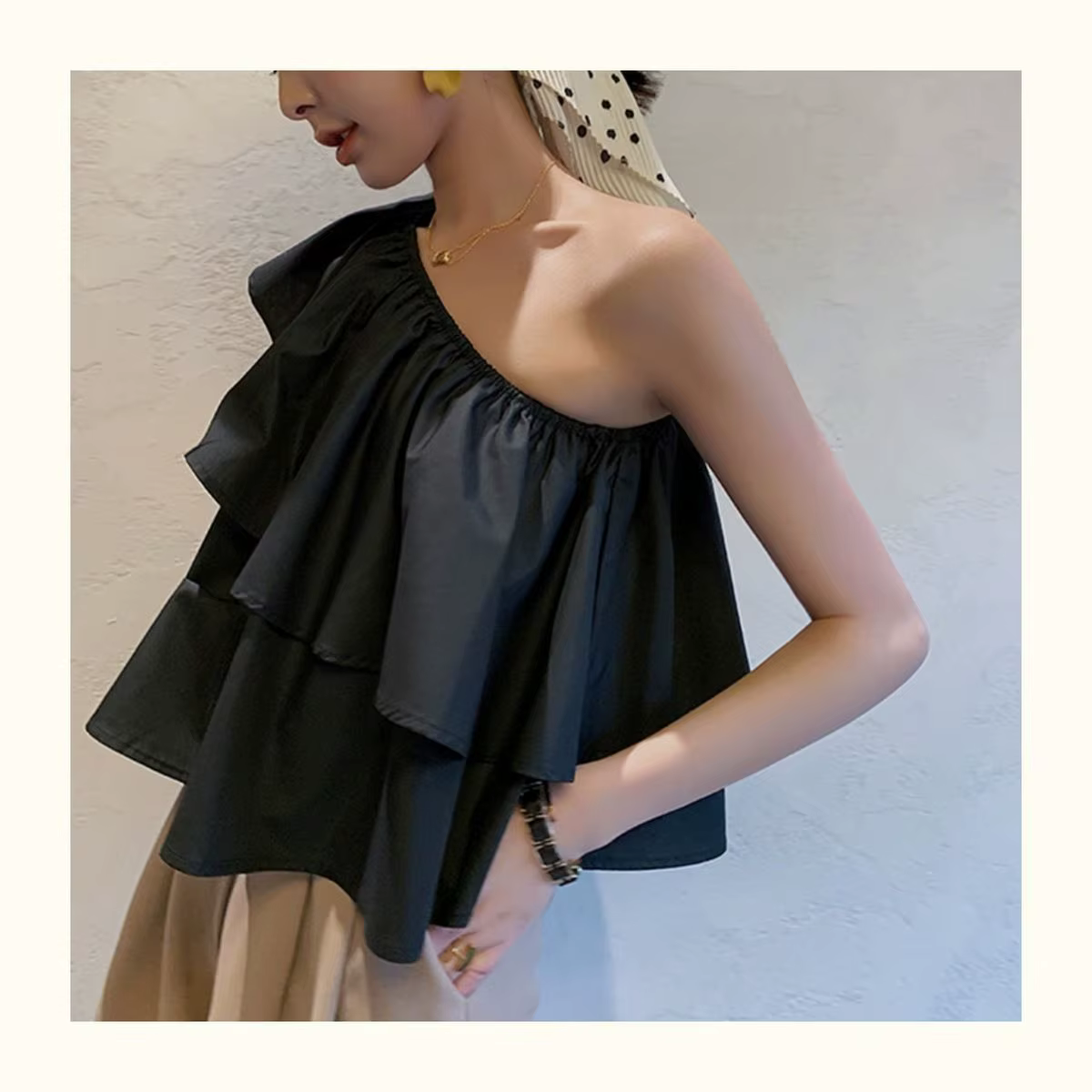 Chemisier asymétrique pour femme, design épaule dénudée, sans manches, à volants, idéal pour l'été