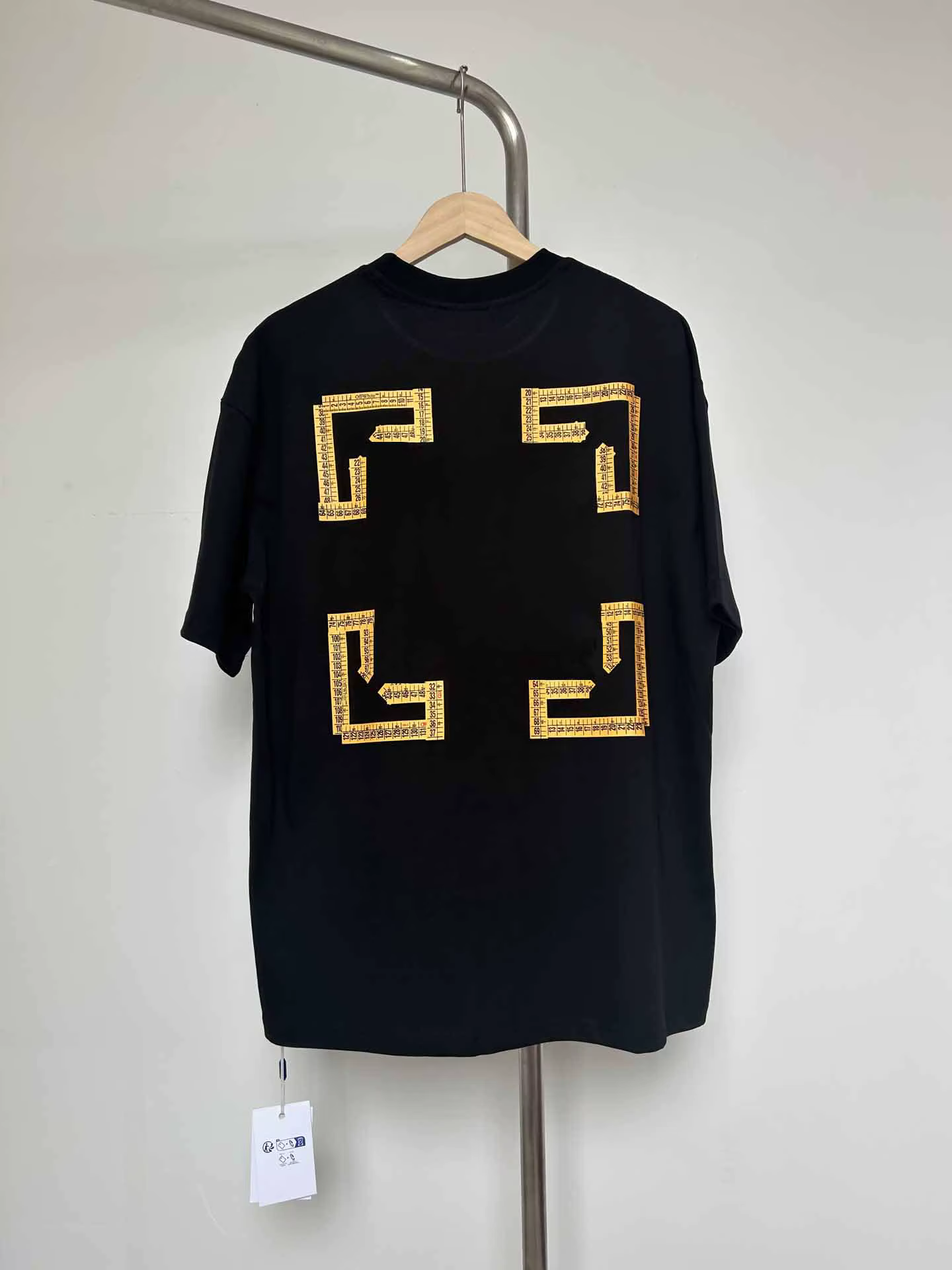 T-shirts pour femmes et hommes 2025ss C/O Tape Measure avec logo imprimé « Arrow », style hip-hop st