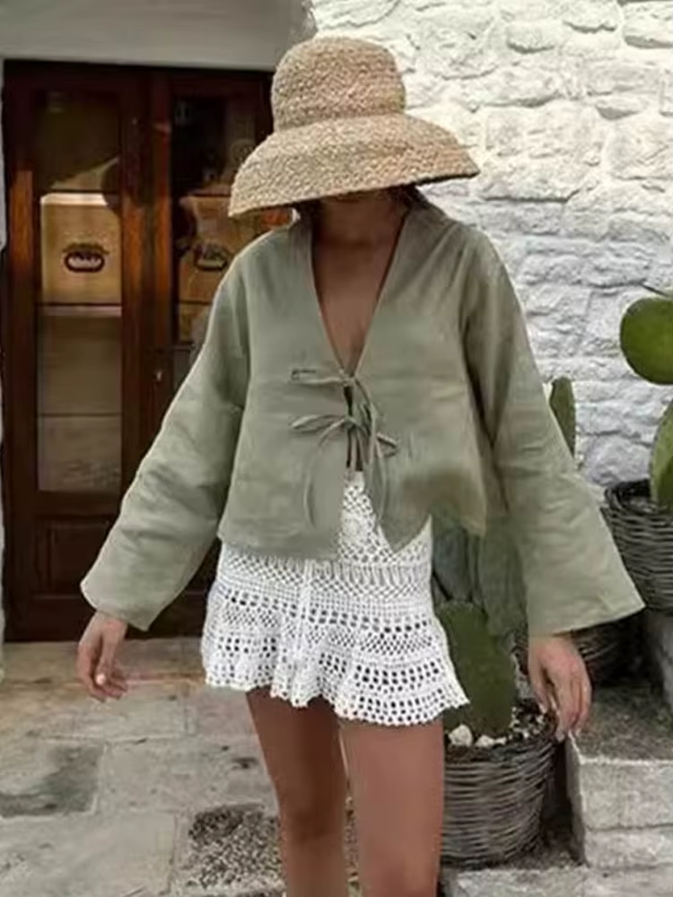Chemises blanches à lacets pour femmes, élégantes, amples, manches longues, col en v, couleur unie, 