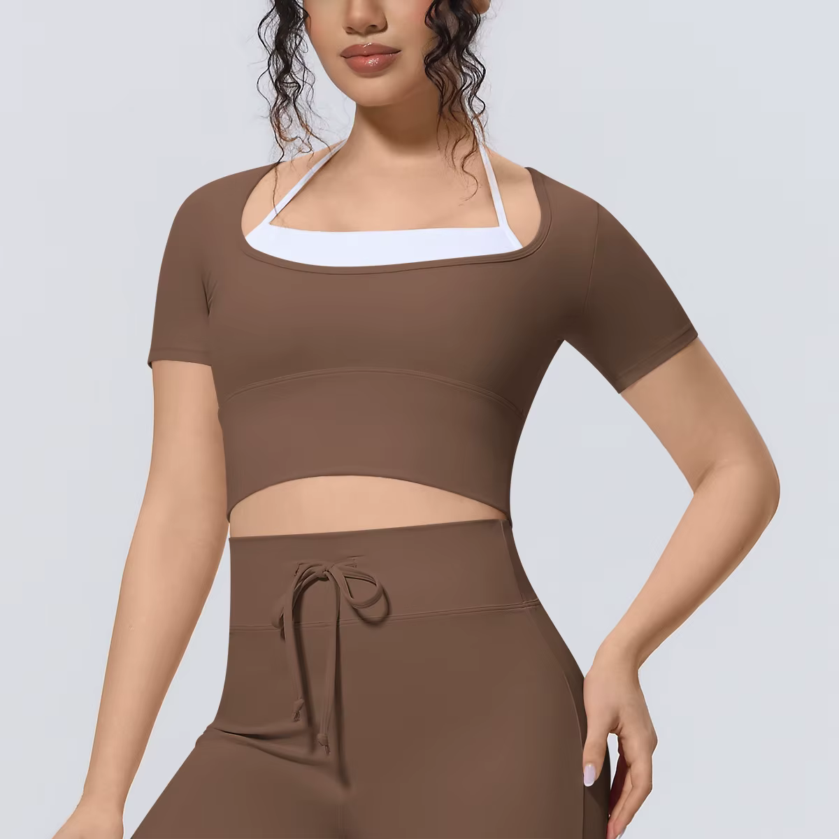 Haut de sport pour femme, faux deux-pièces, à manches courtes, avec coussinets de poitrine, pour le