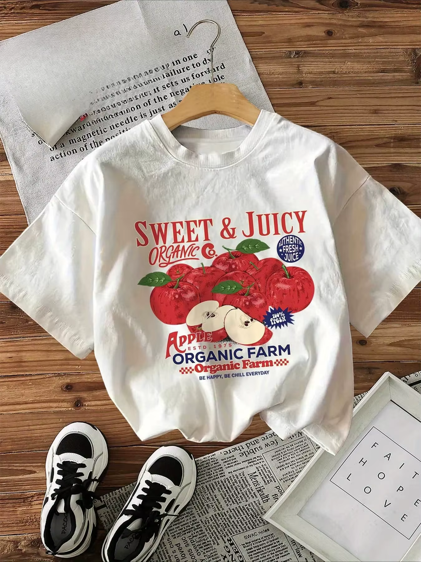 T-shirt rétro à imprimé pomme pour femme, haut à motif Sweet Farm, décontracté, col rond, manches co