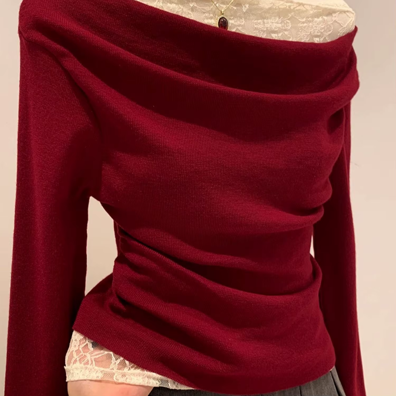 Dentelle rouge un cou épaules dénudées T-Shirts à manches longues femmes T-Shirts automne et hiver V