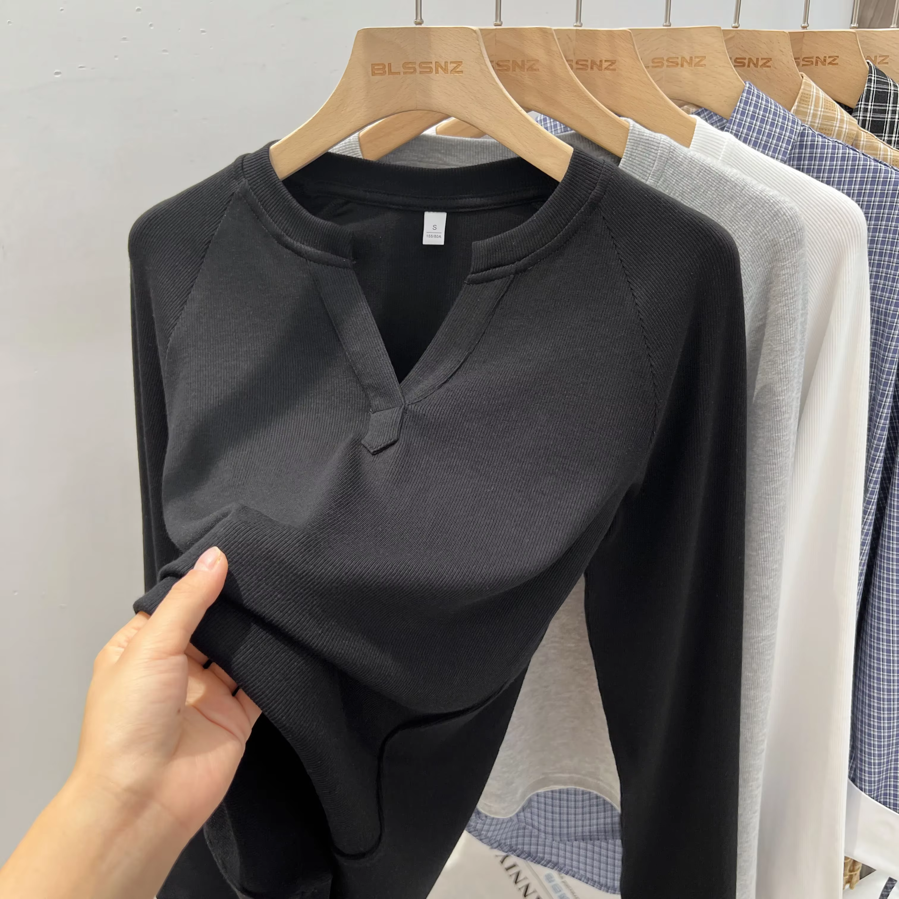 T-shirt basique ajusté à col en V et manches longues pour femme, style coréen, polyvalent, simple, c