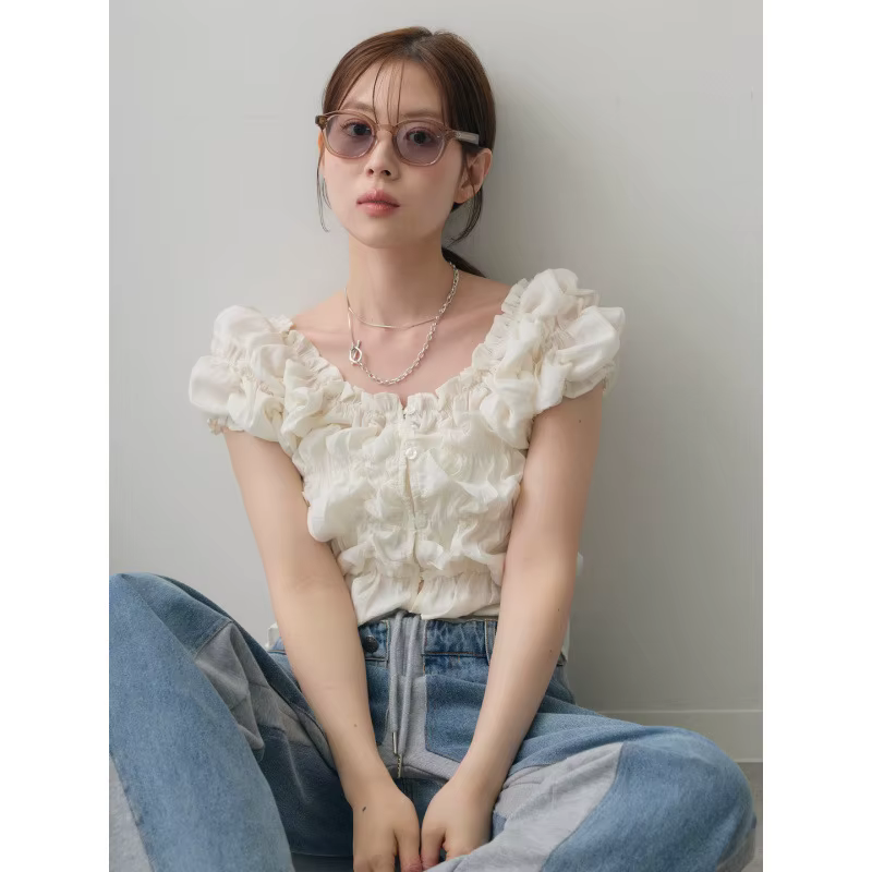Haut à volants et col en V, manches courtes bouffantes, chemise sexy en dentelle