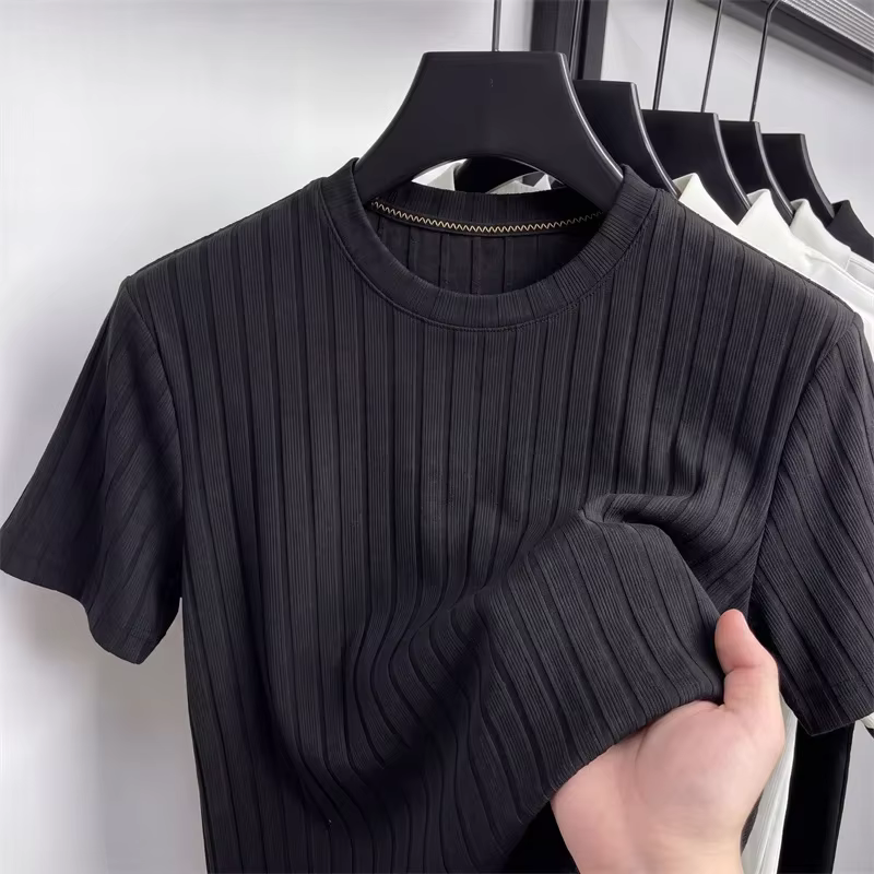 T-shirt en tricot côtelé pour homme avec rayures verticales, tissu doux et élastique pour un usage q