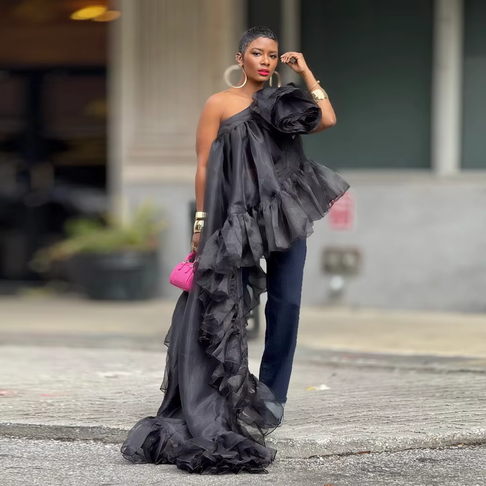 Haut Long asymétrique asymétrique noir pour femmes, asymétrique épaule dénudée, avec fleur faite à l