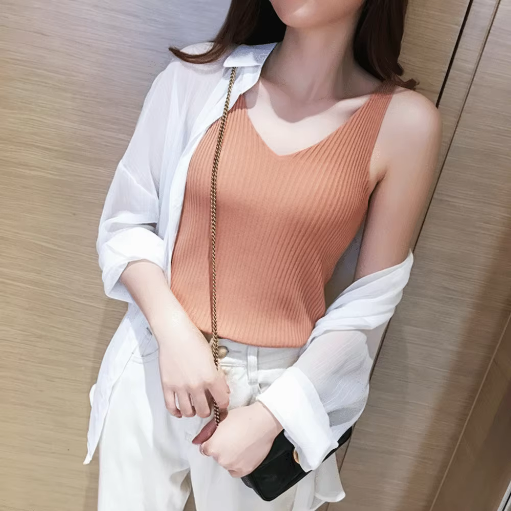Débardeur en soie glacée couleur unie, col en V, coupe ajustée, tricoté, pour femme