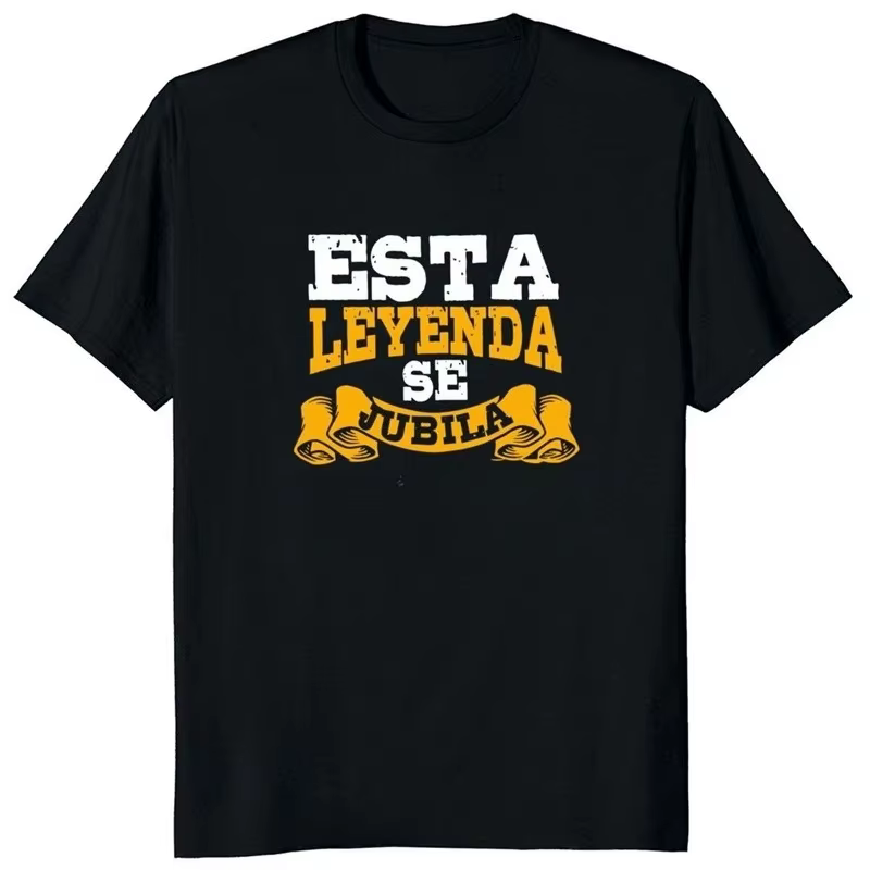Un t-shirt de style rétro pour femmes en retraite, imprimé avec du texte en espagnol, parfait comme 