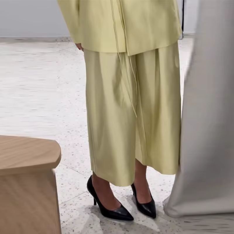 Ensemble élégant pour femme : veste ample unie à lacets et manches longues col en V, pantalon large 