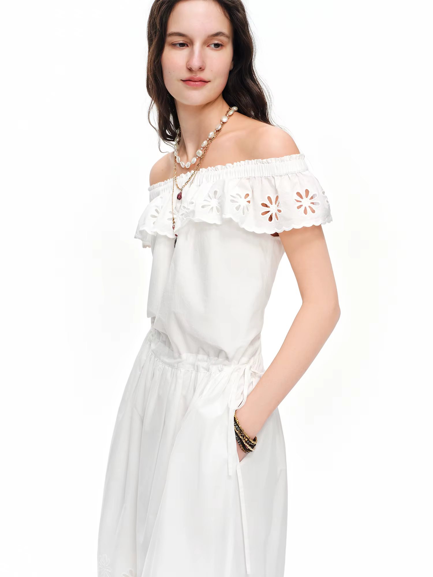 Robe DUSHU florale à épaules dénudées avec broderie et lacets, blanche, coupe trapèze amincissante,