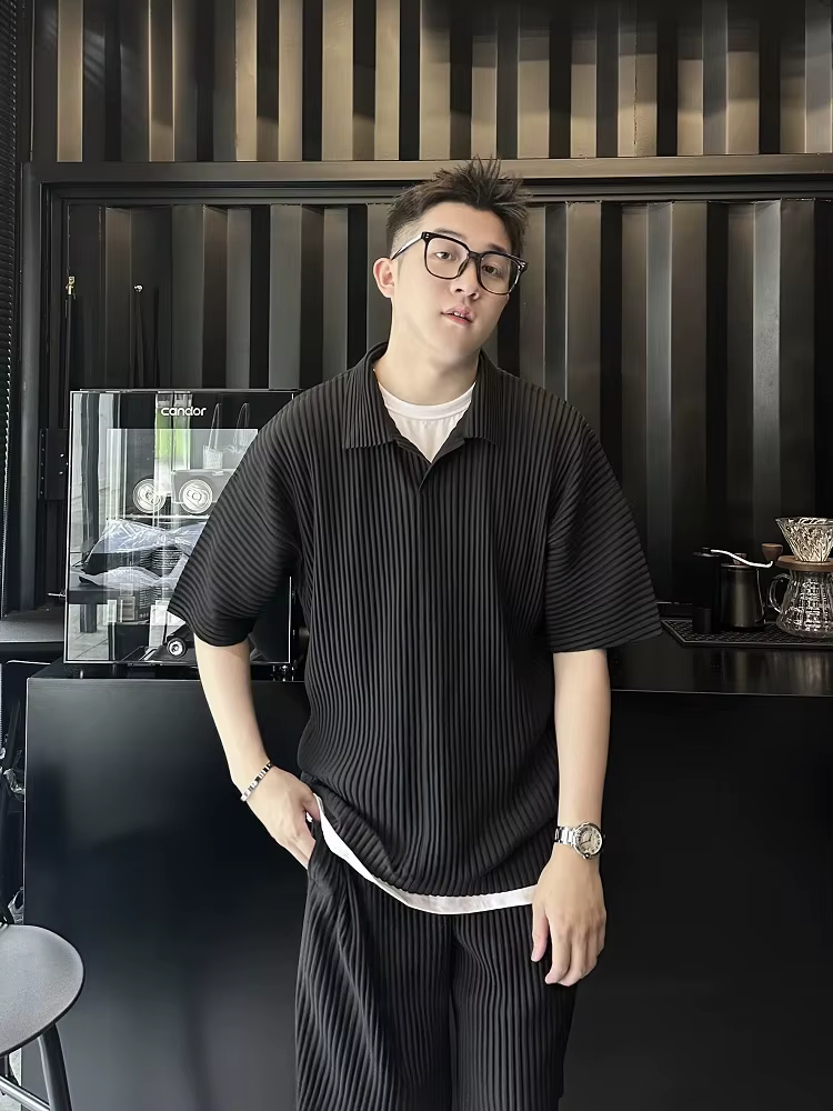 Polo plissé japonais Miyake pour homme