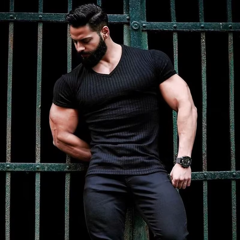 Hommes col en V à manches courtes T-shirt Fitness coupe ajustée bandes de sport