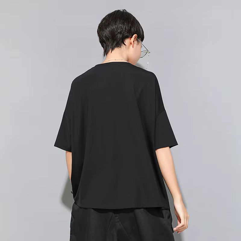 T-shirt noir contrastant pour femme