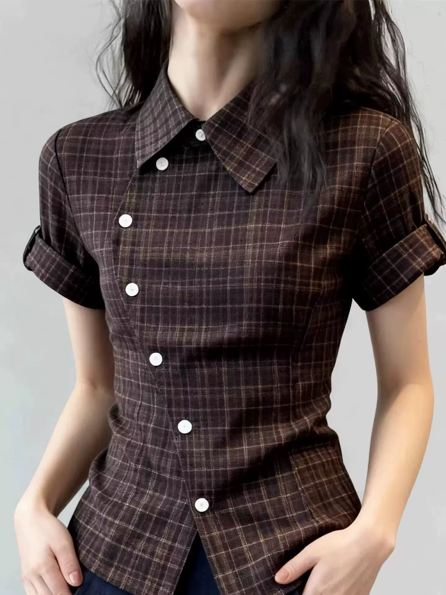 Chemise à manches courtes à carreaux couleur café rétro pour femmes