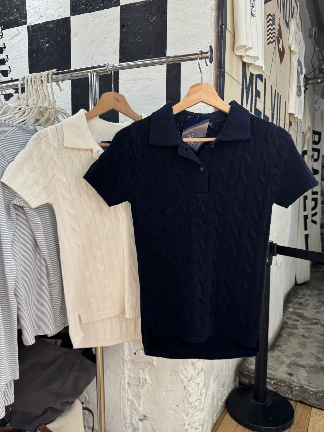 T-shirt à manches courtes et col rabattu pour femme