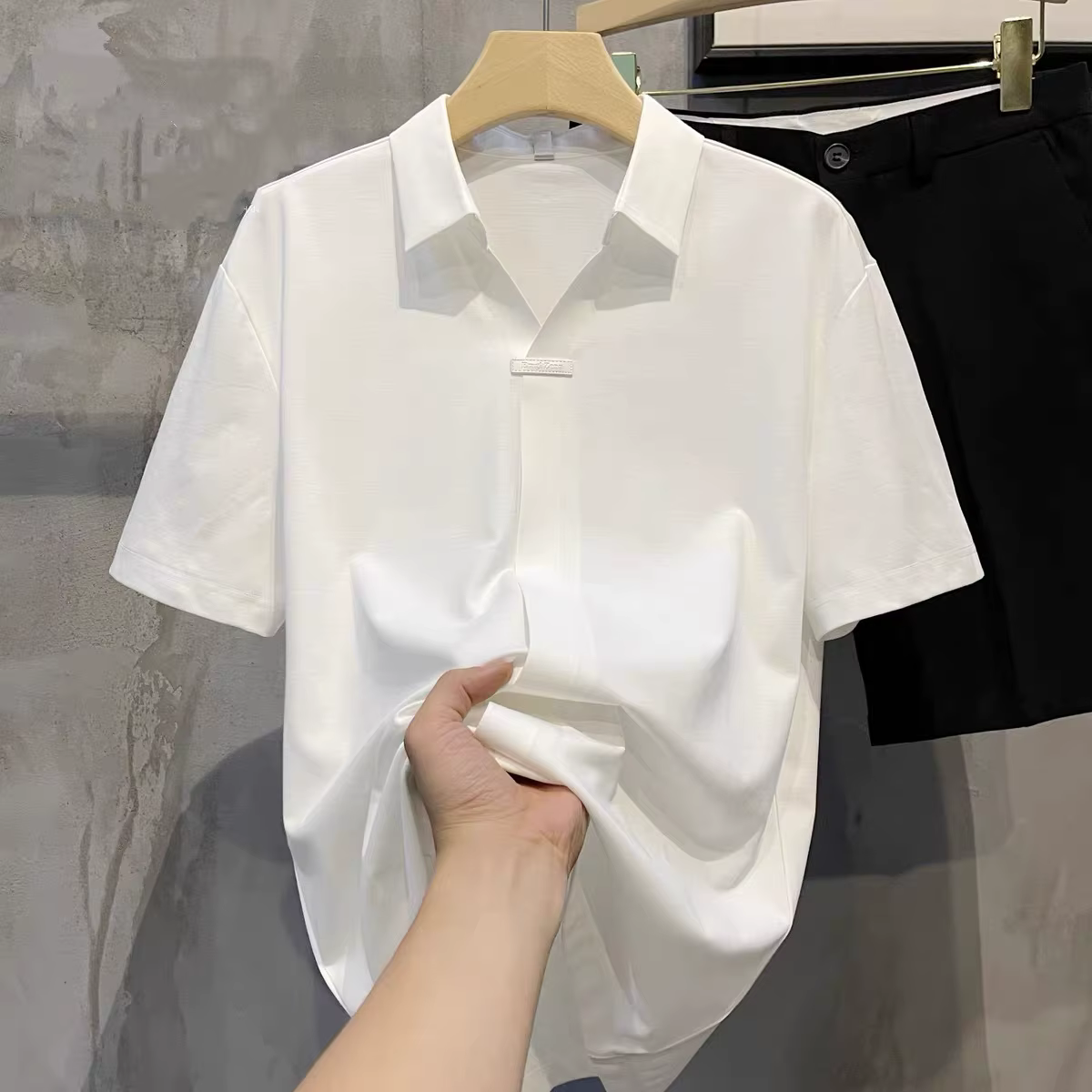 Chemise noire à manches courtes pour hommes